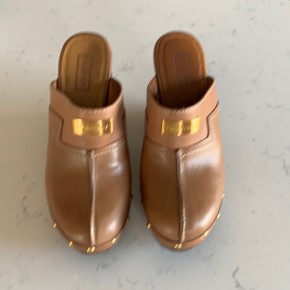 Gorgeous Hunter  platform mules/slides